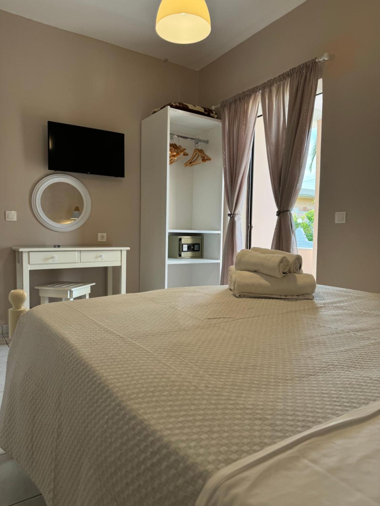 Aparthotel Elizabeth à Roda  Extérieur photo
