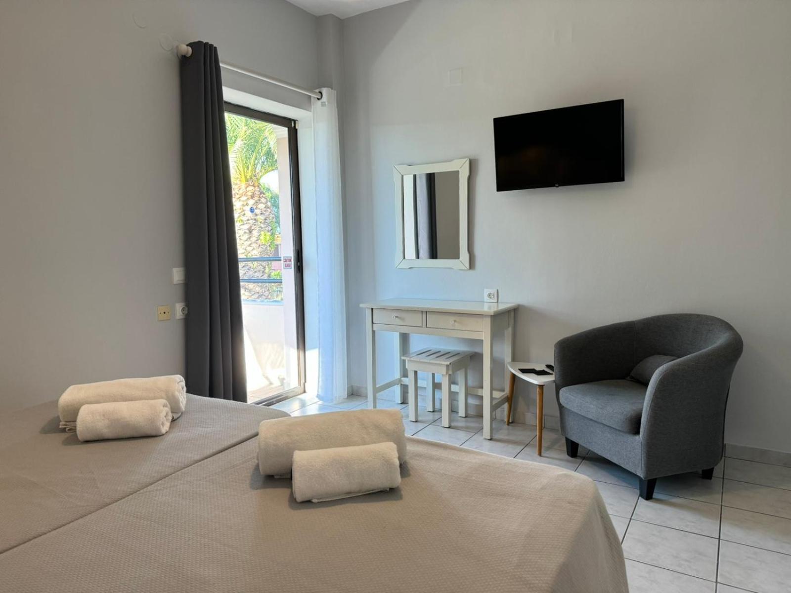 Aparthotel Elizabeth à Roda  Extérieur photo